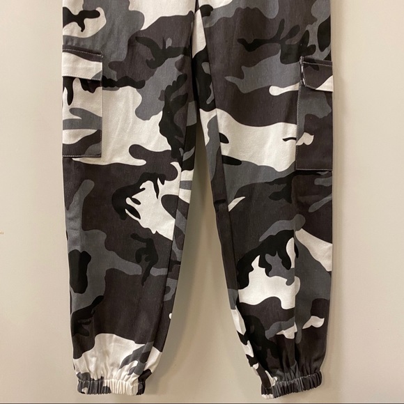 High Waisted Flap Pockets Jogger Pants - Picture 4 of 8